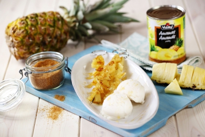 Grilovaný ananasový špíz se zmrzlinou