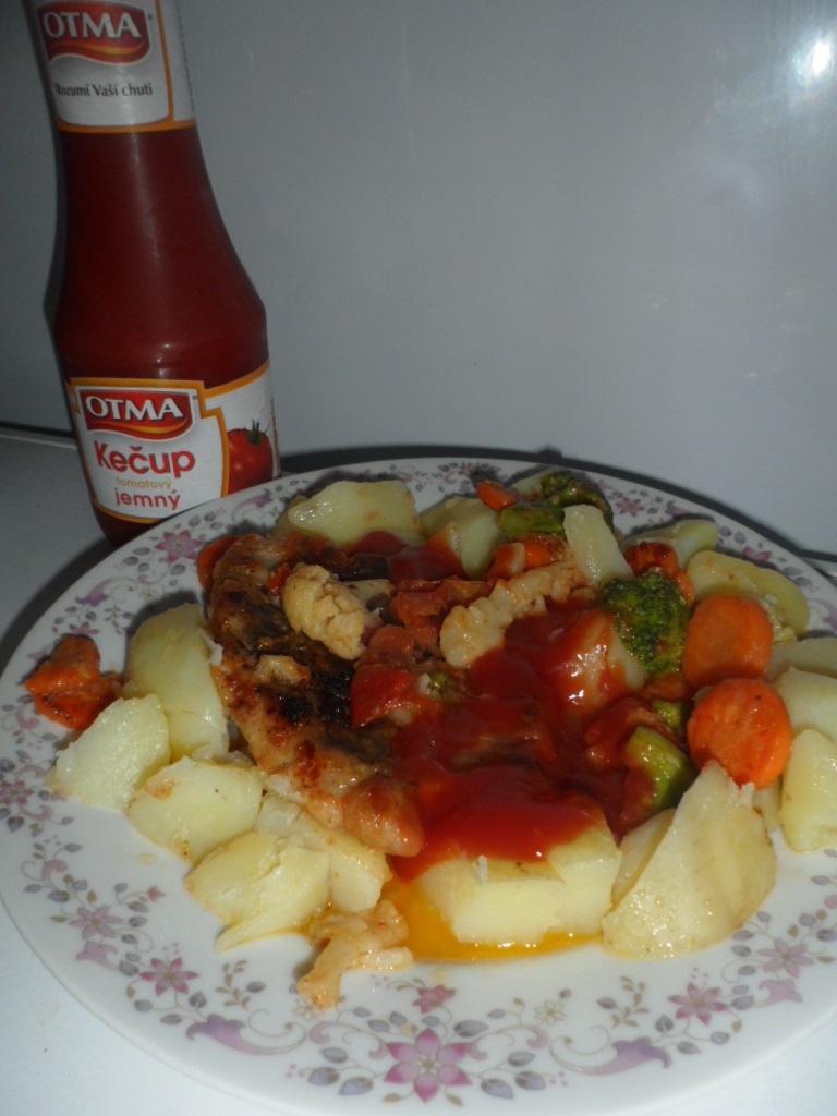 Vepřový plátek na zelenině s kečupem Otma