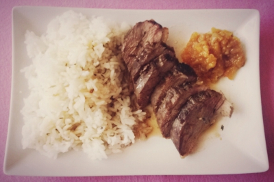 Kachní prsíčka s pomerančovou marinádou a jablkovo-mangovým chutney