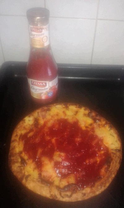 pizza s annanasem a Otma kečupem