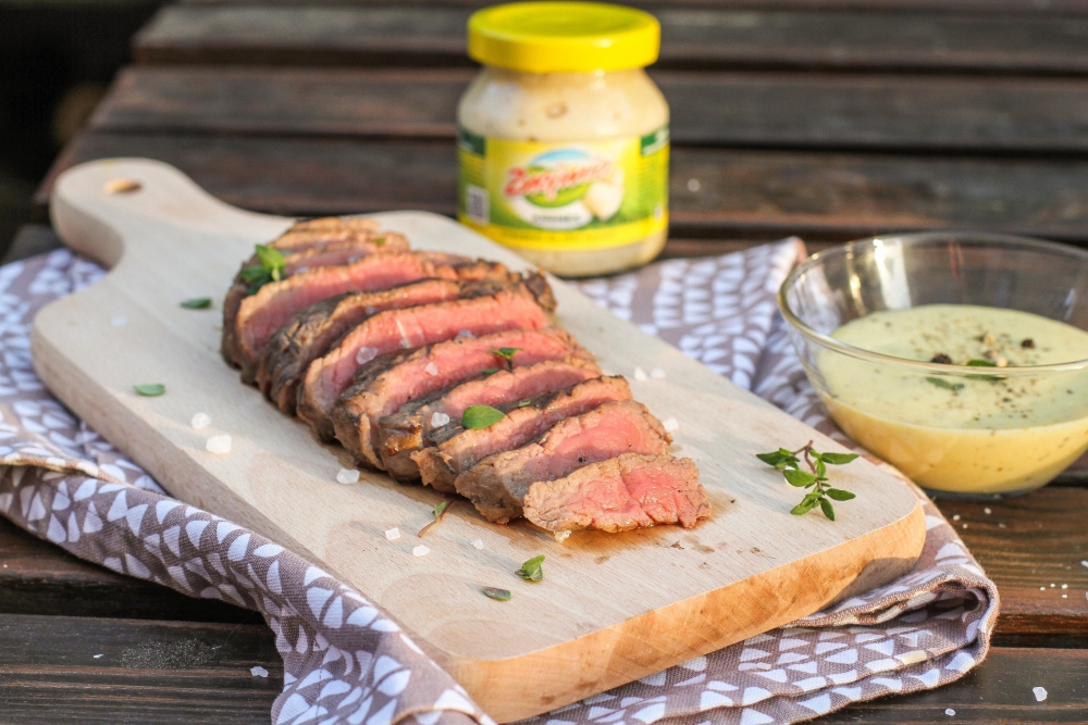 Flank steak s křenovou omáčkou